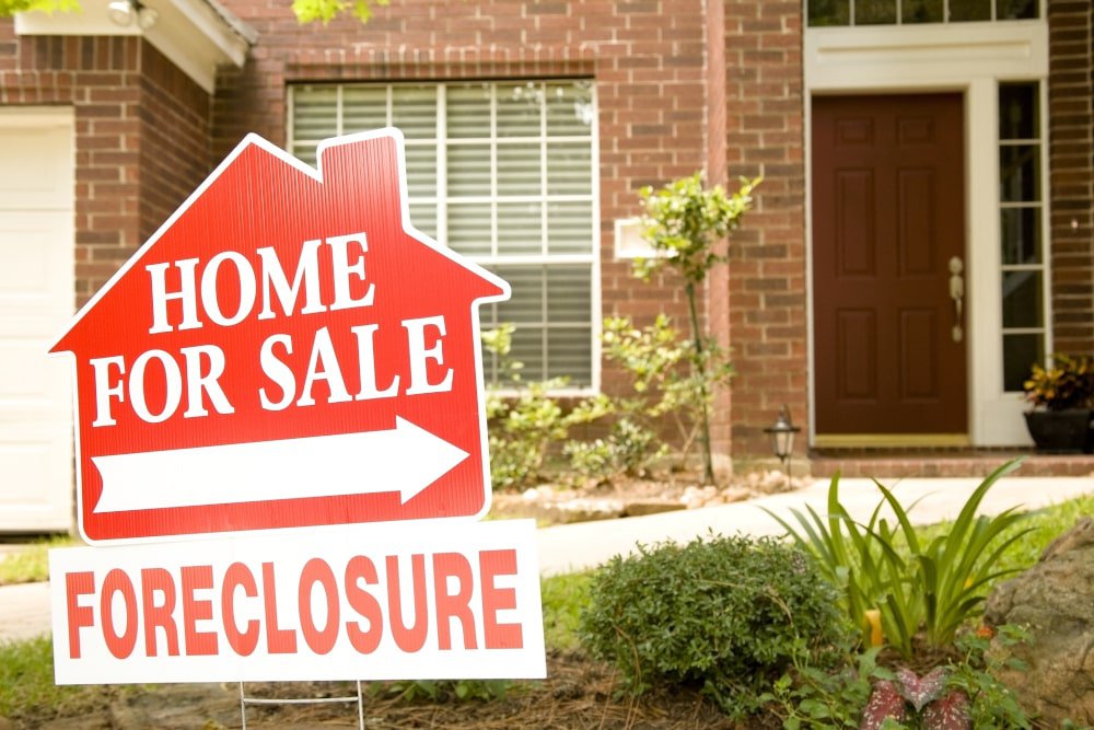 foreclosure-home-sale-sign